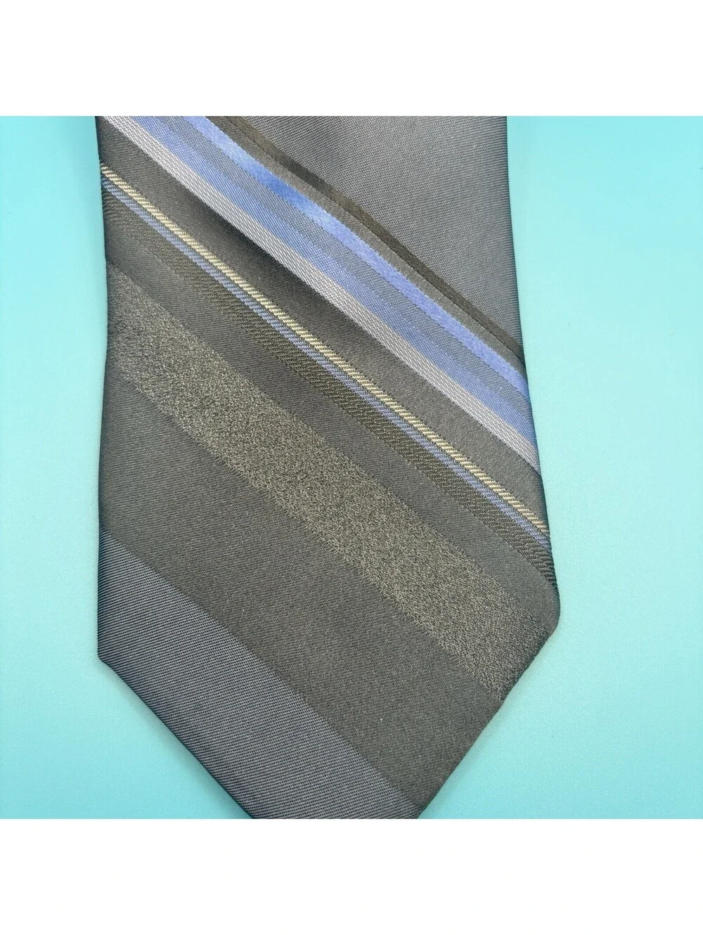 Calvin Klein Men's 100% Silk Necktie Tie Gray, Black and Blue Stripes rn 121148